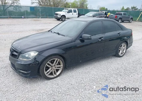 2012 Mercedes-Benz C 300 Luxury 4Matic/Sport 4Matic из США, поврежденный, VIN WDDGF8BB4CR239907